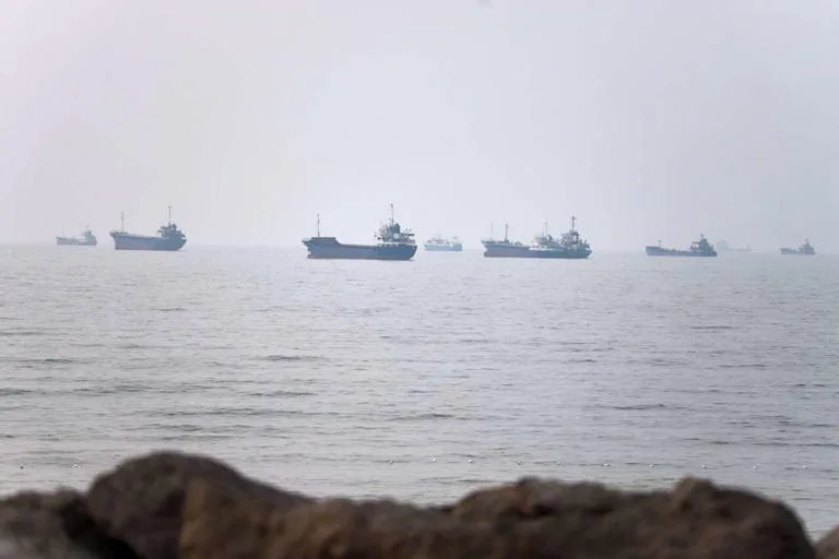Oil tankers returning to the Strait of Hormuz