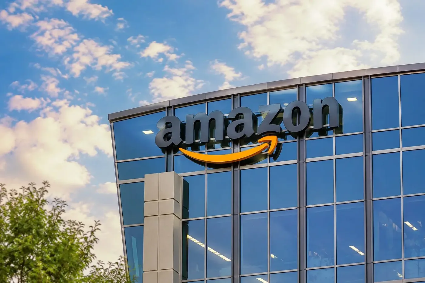 Amazon stock outpaces the Nasdaq before the holiday break